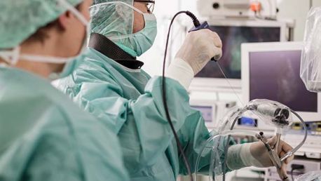 Dr. Bendel und Dr. Schiller - versierte Operateure Eingriffsraum in Demmin